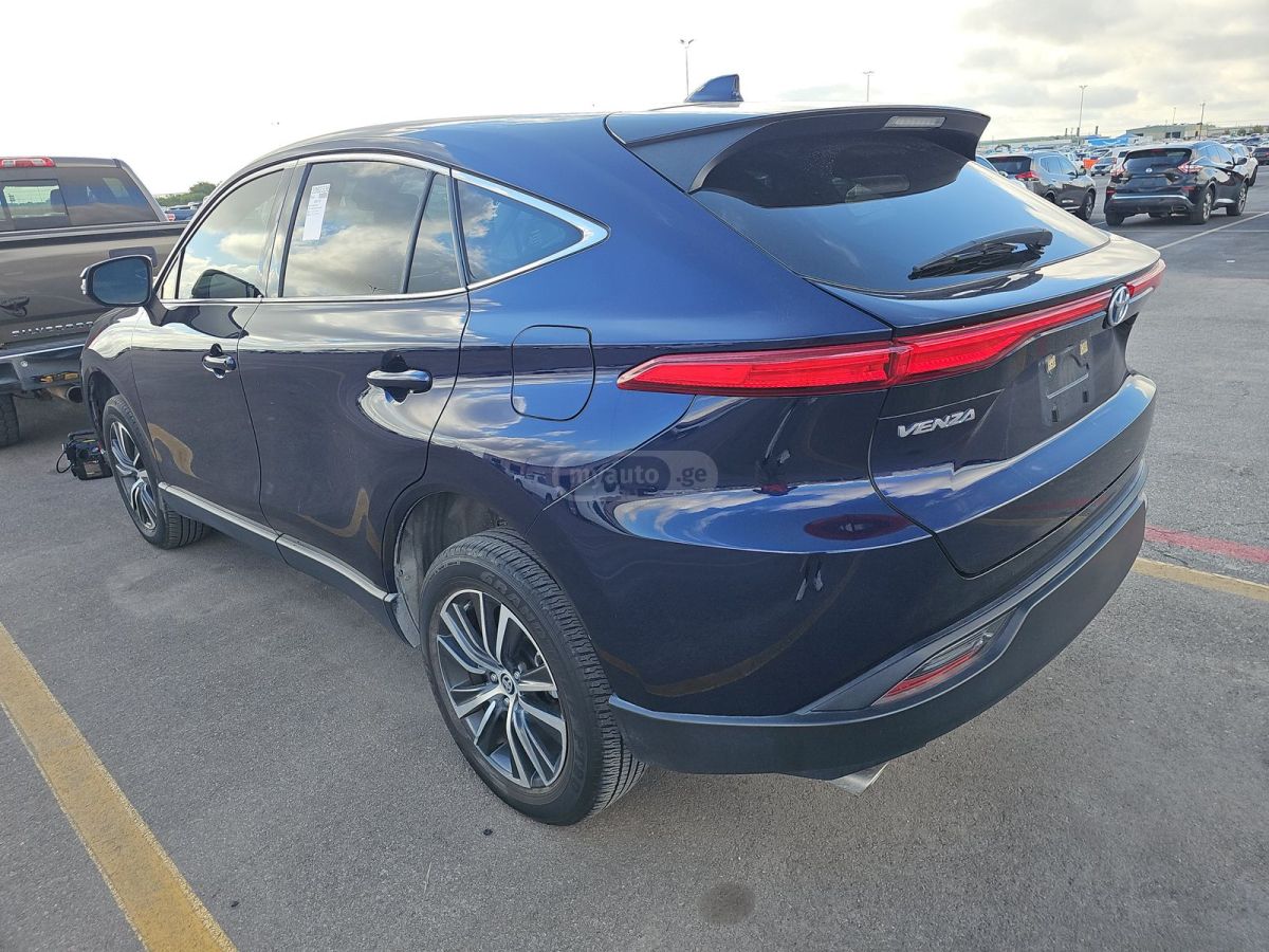 Toyota Venza 2023 — photo 2