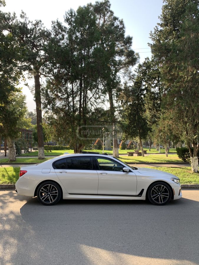 BMW 750 2016 — photo 2