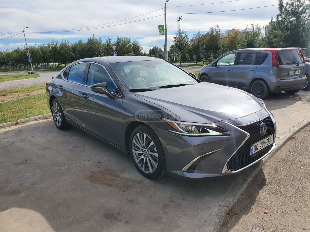 Lexus ES 300 2019 — photo 2