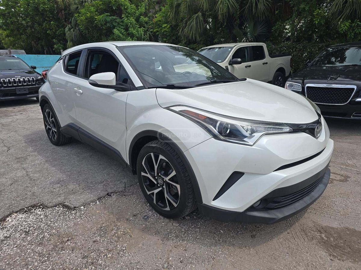 Toyota C-HR 2018 — photo 2