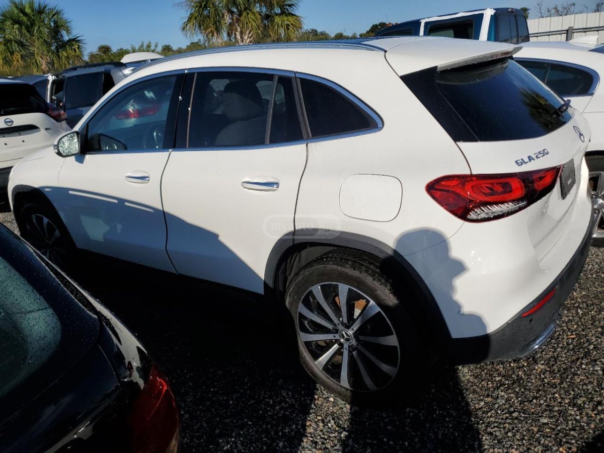 Mercedes-Benz GLA 250 2021 — photo 2