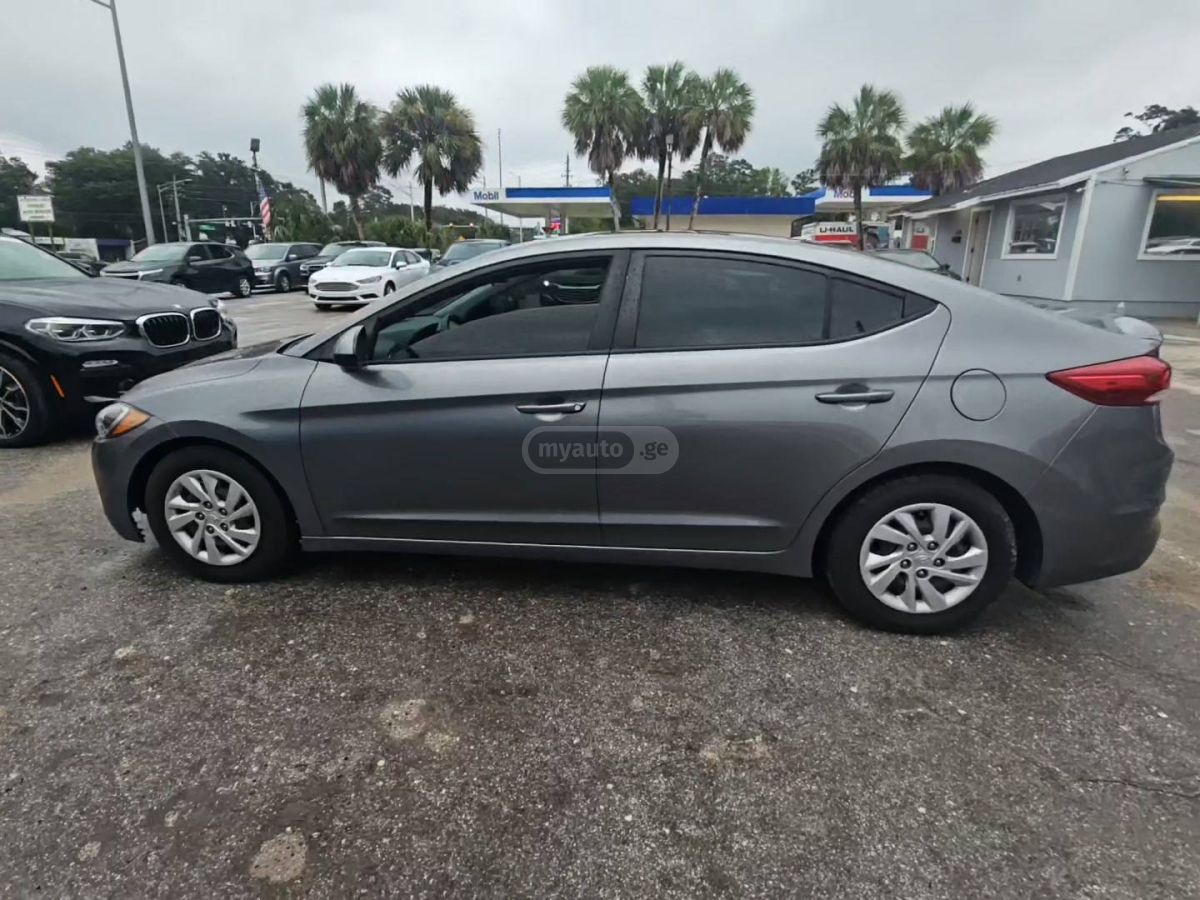 Hyundai Elantra 2018 — photo 2