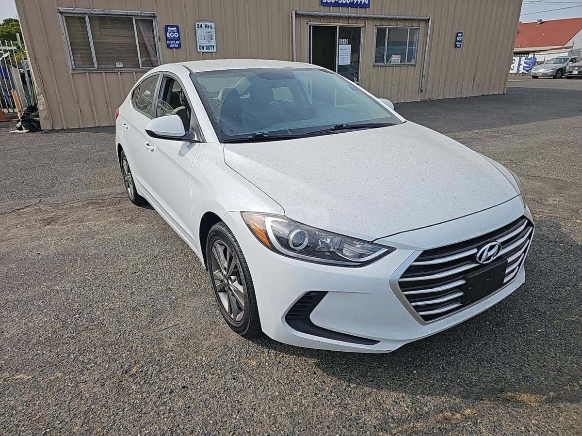 Hyundai Elantra 2017 — photo 2