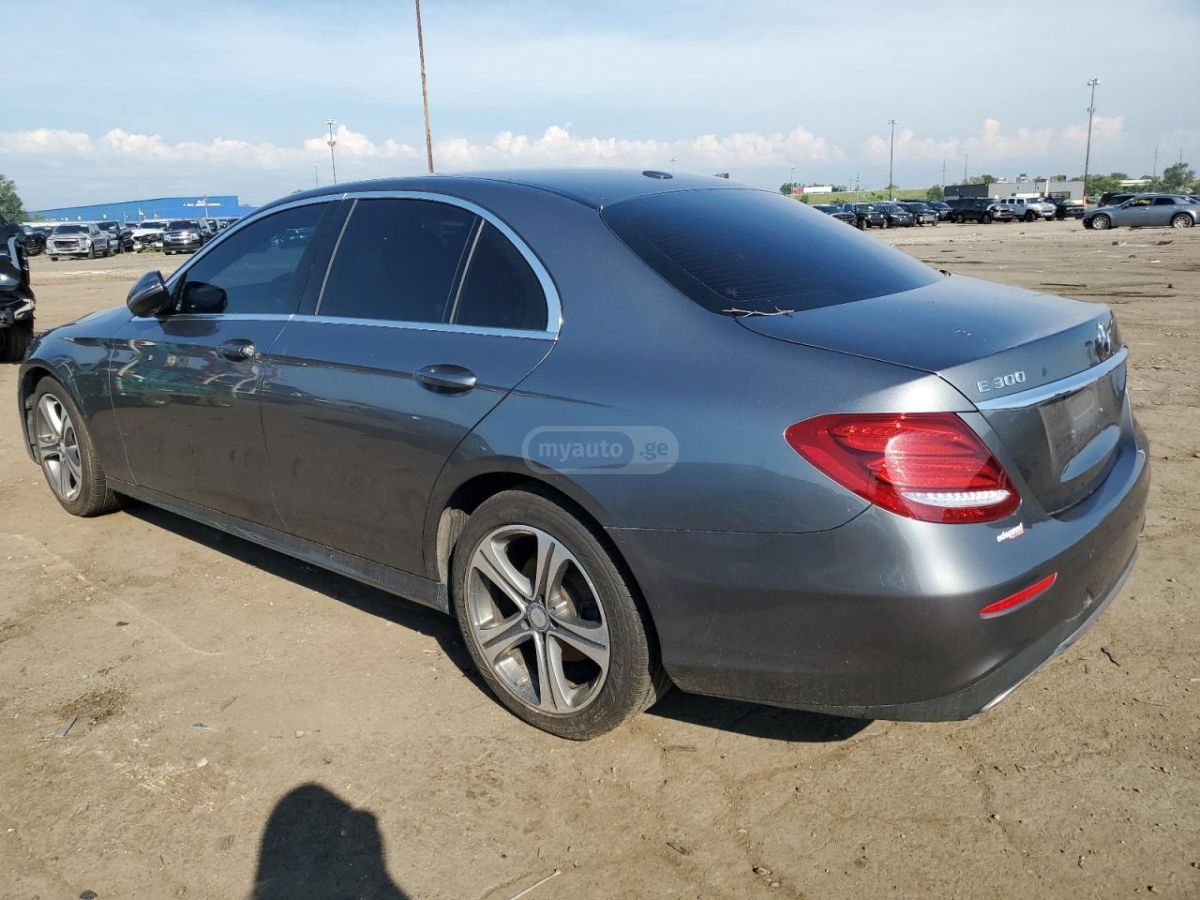Mercedes-Benz E 300 2017 — photo 2