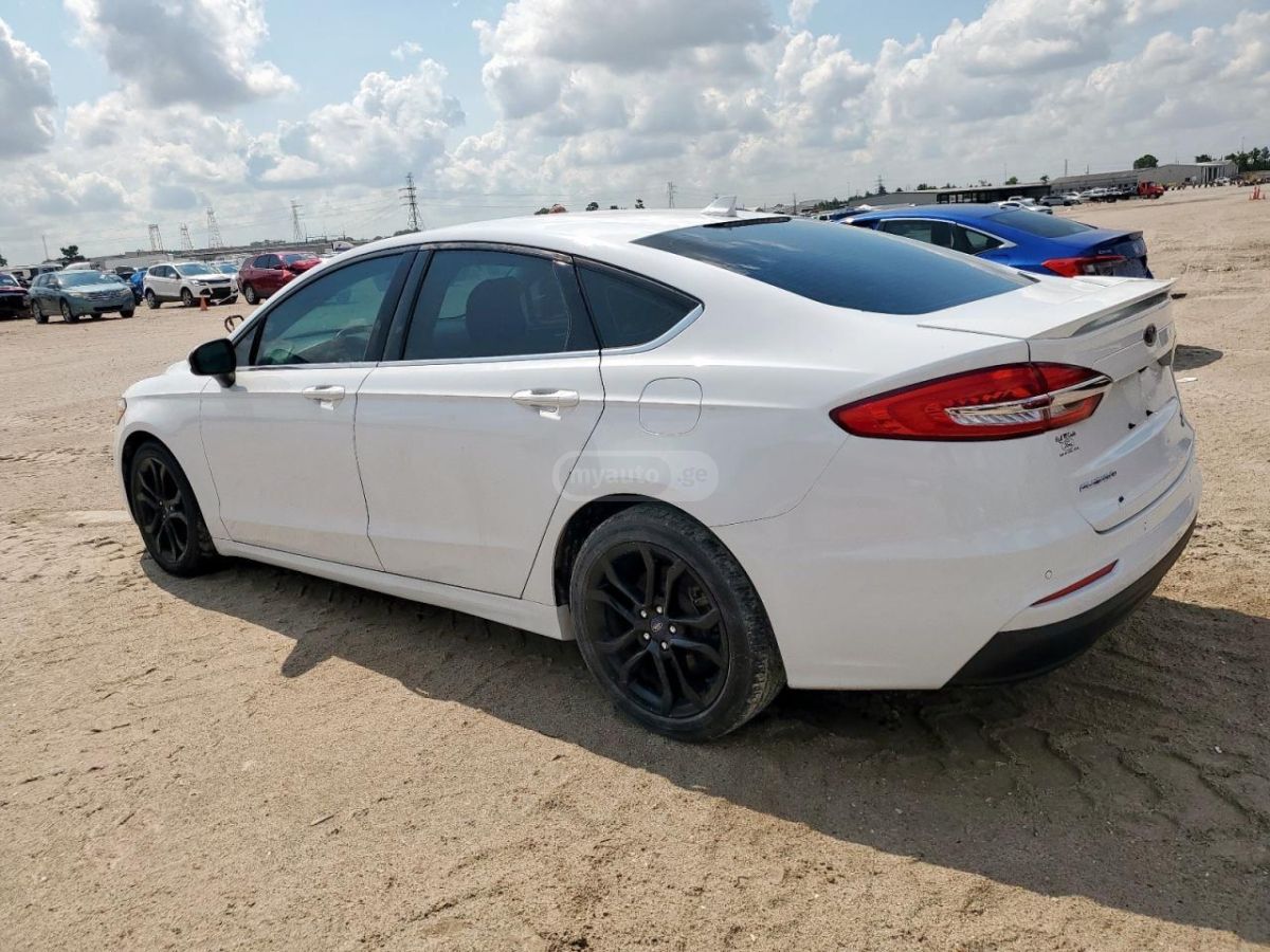 Ford Fusion 2019 — photo 2