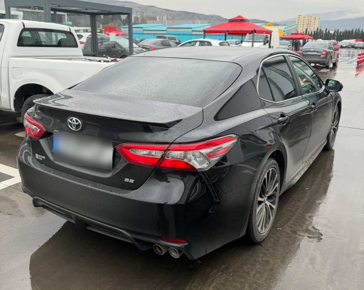Toyota Camry 2018 — photo 2