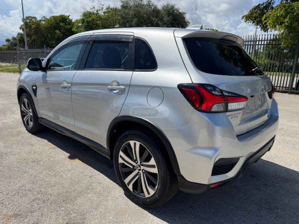 Mitsubishi Outlander 2020 — photo 2
