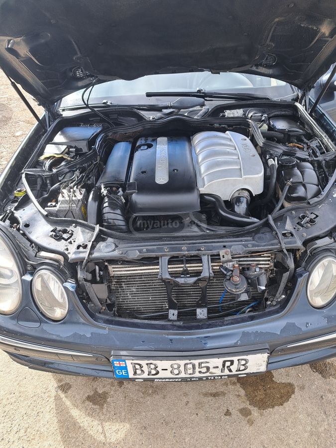 Mercedes-Benz E 220 2002 — photo 2