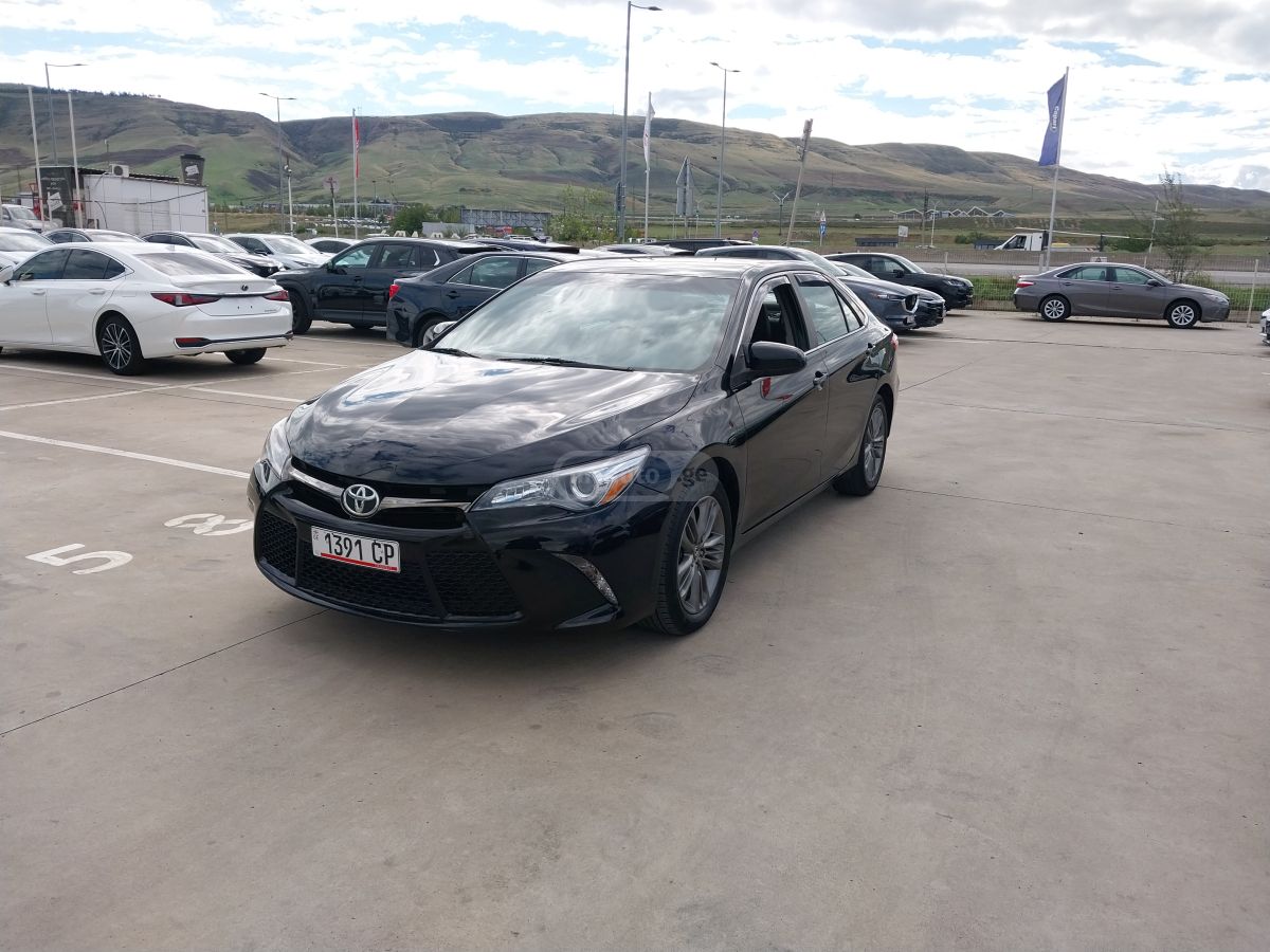 Toyota Camry 2015 — photo 2