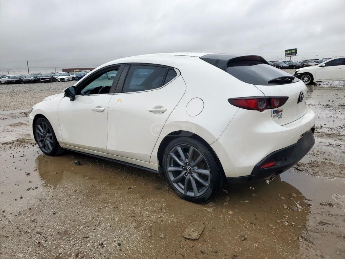 Mazda Mazda3 2019 — photo 2