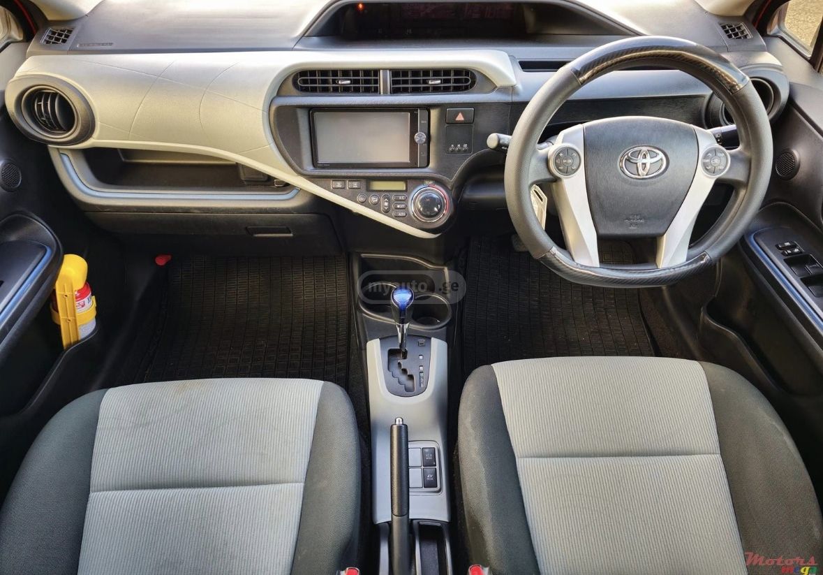 Toyota Aqua 2014 — photo 2