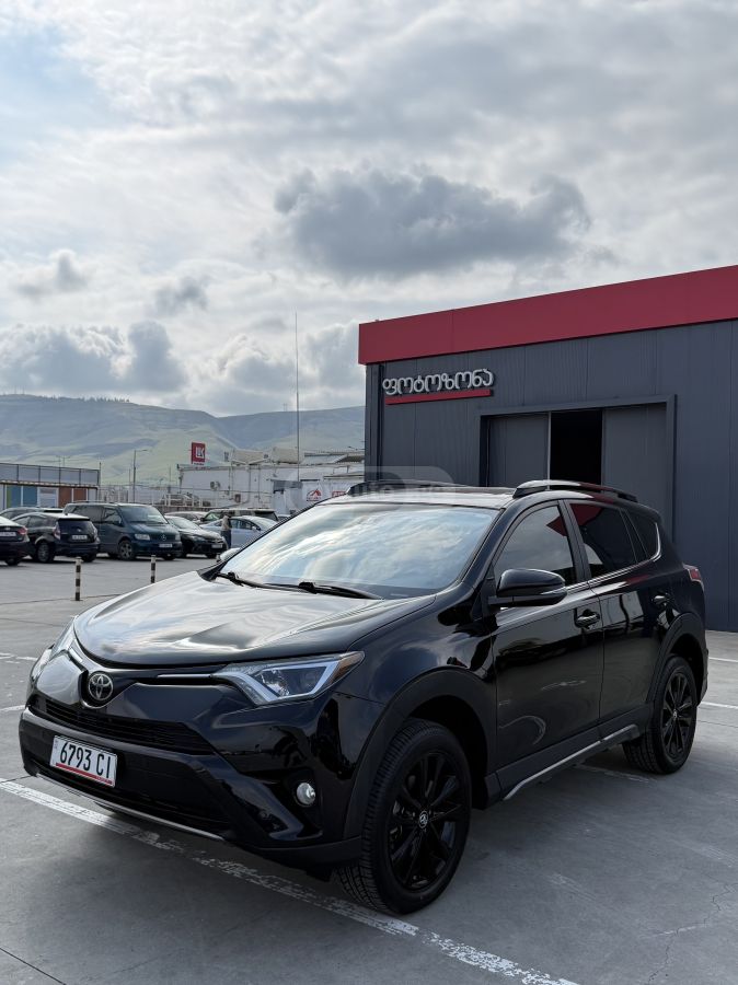 Toyota RAV4 2018 — photo 2