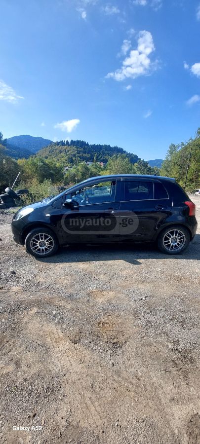 Toyota Vitz 2005 — photo 2
