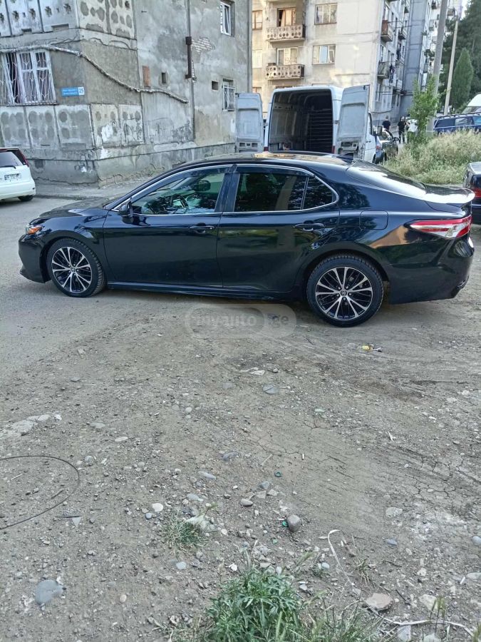 Toyota Camry 2019 — photo 2