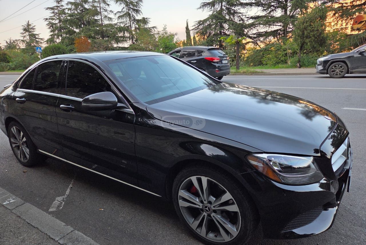 Mercedes-Benz C 300 2018 — photo 2