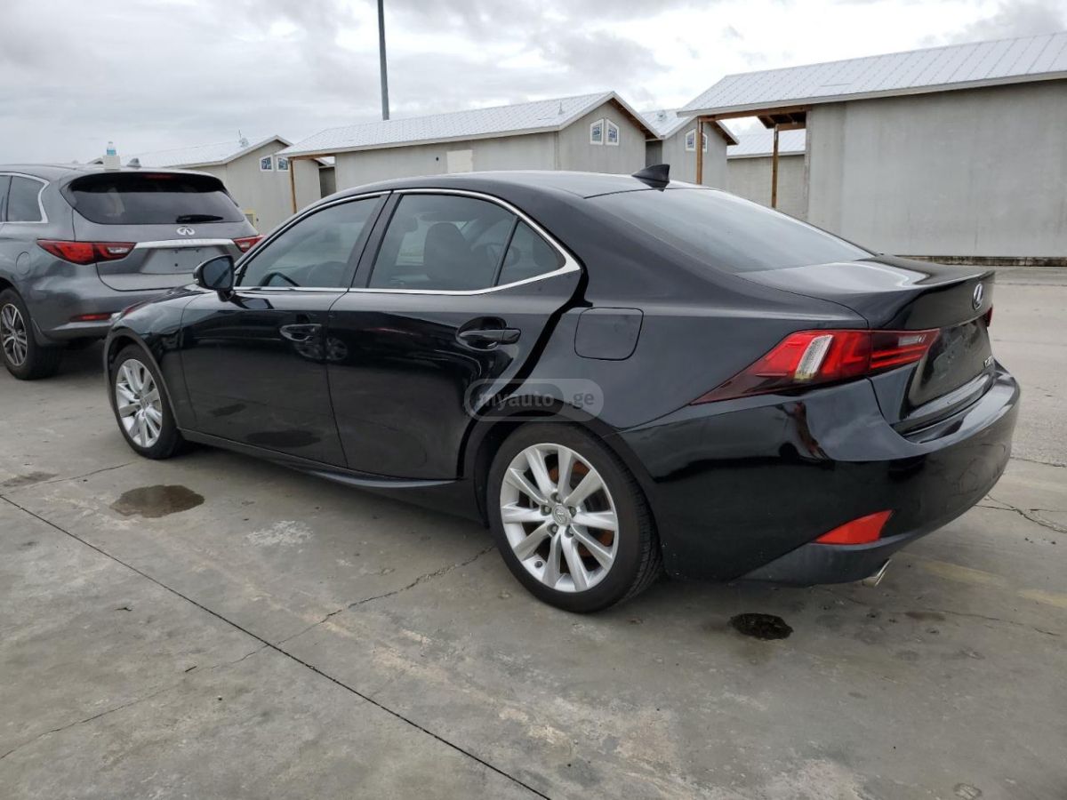 Lexus IS 200 2016 — photo 2