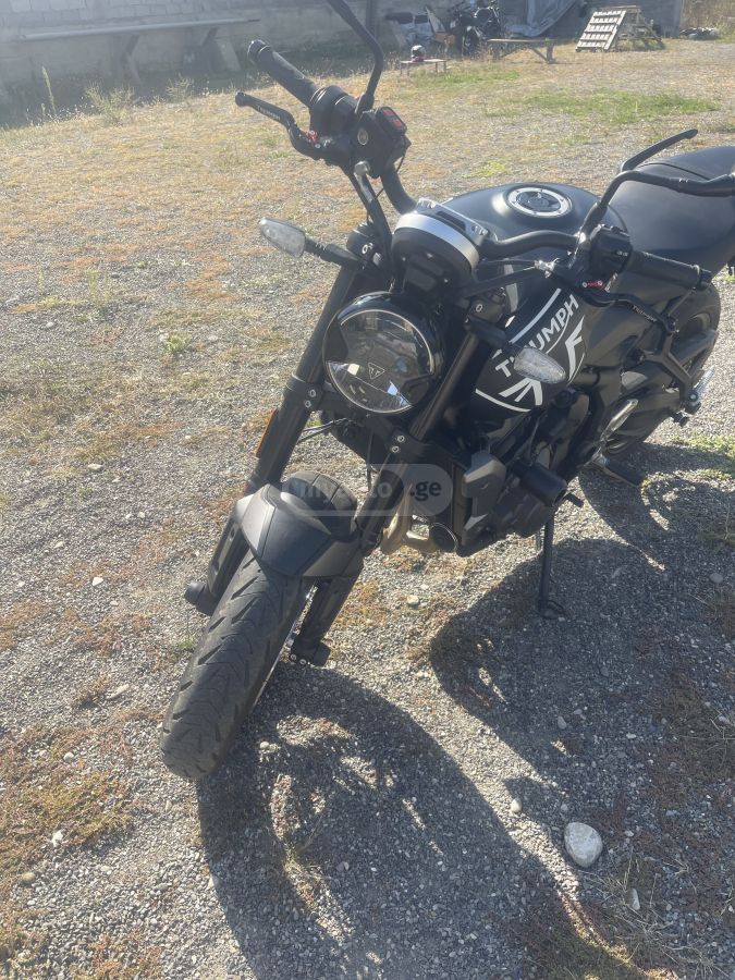 Triumph Trident 660