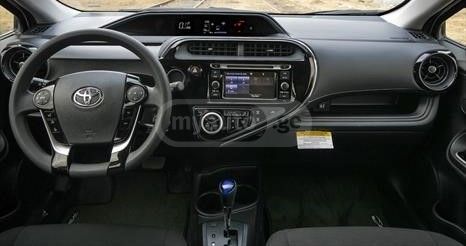 Toyota Prius C 2018 — photo 2