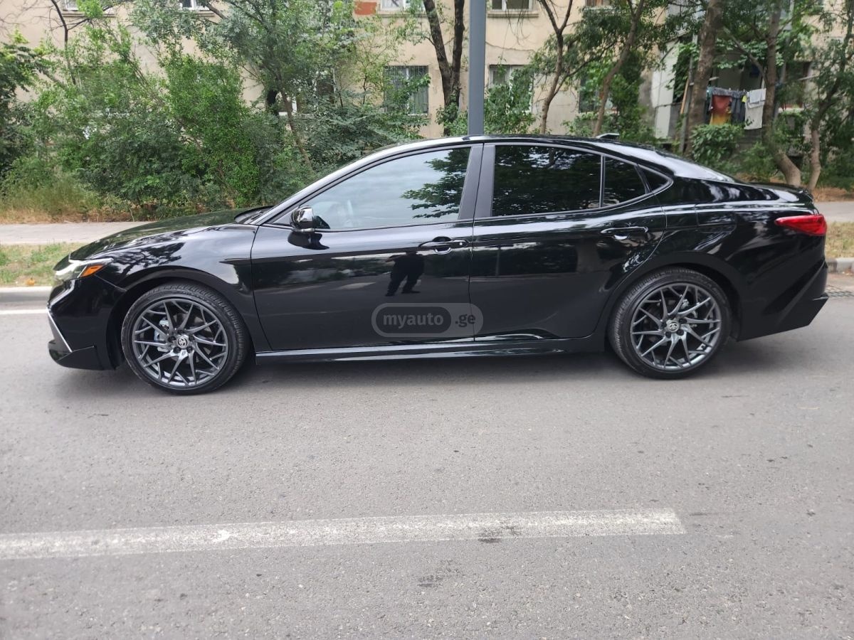 Toyota Camry 2024 — photo 2