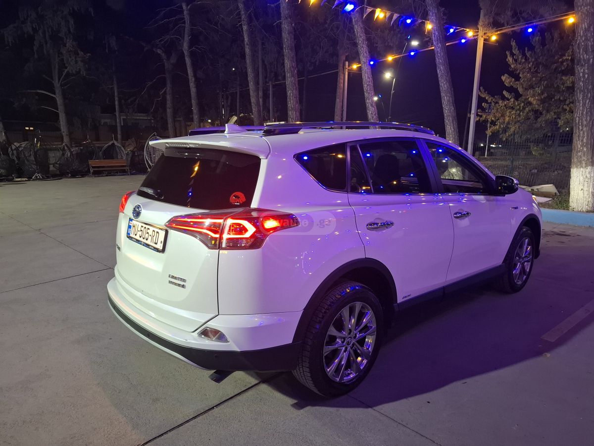 Toyota RAV4 2018 — photo 2