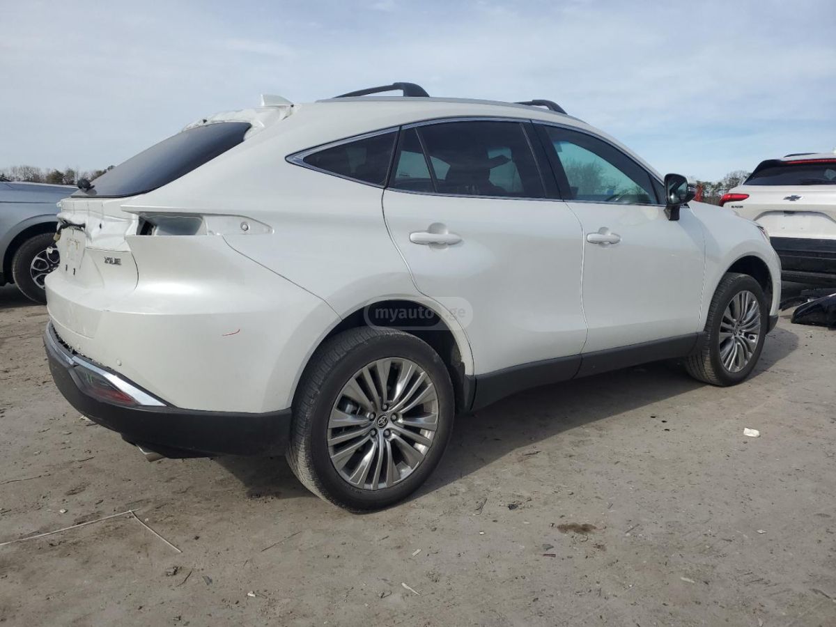 Toyota Venza 2022 — photo 2
