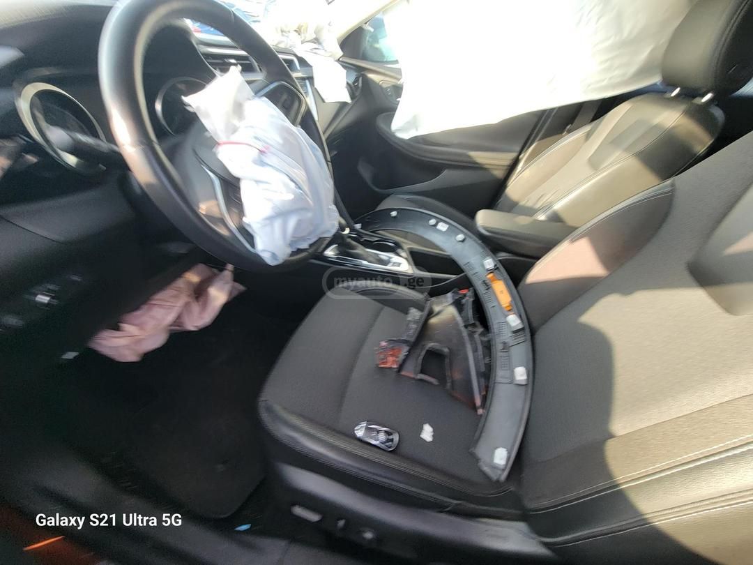 Buick Encore 2020 — photo 2