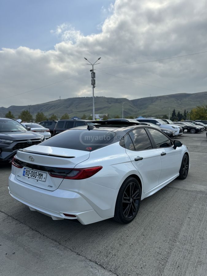 Toyota Camry 2024 — photo 2