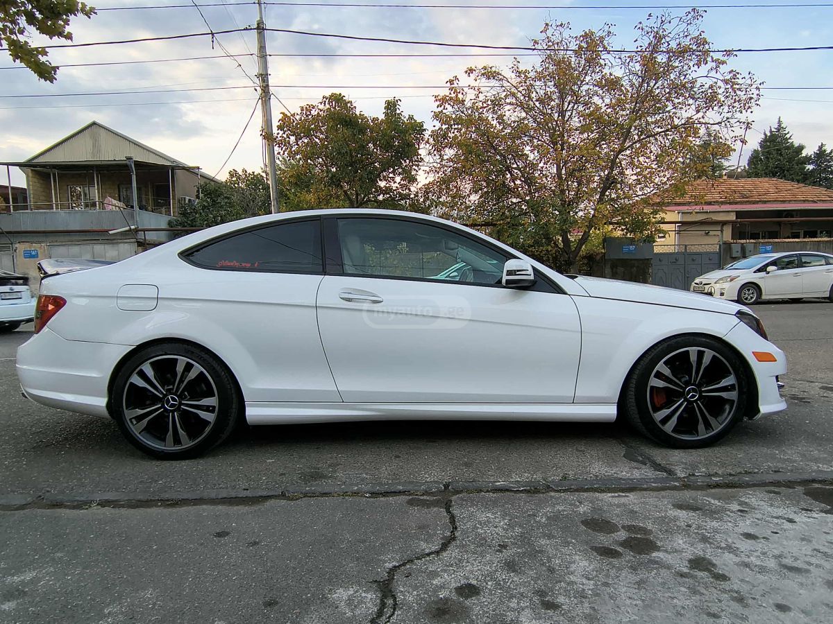 Mercedes-Benz C 350 2013 — photo 2