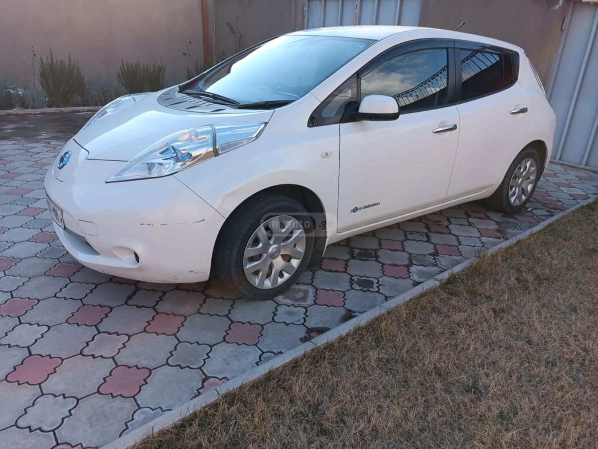 Nissan Leaf 2014 — photo 2