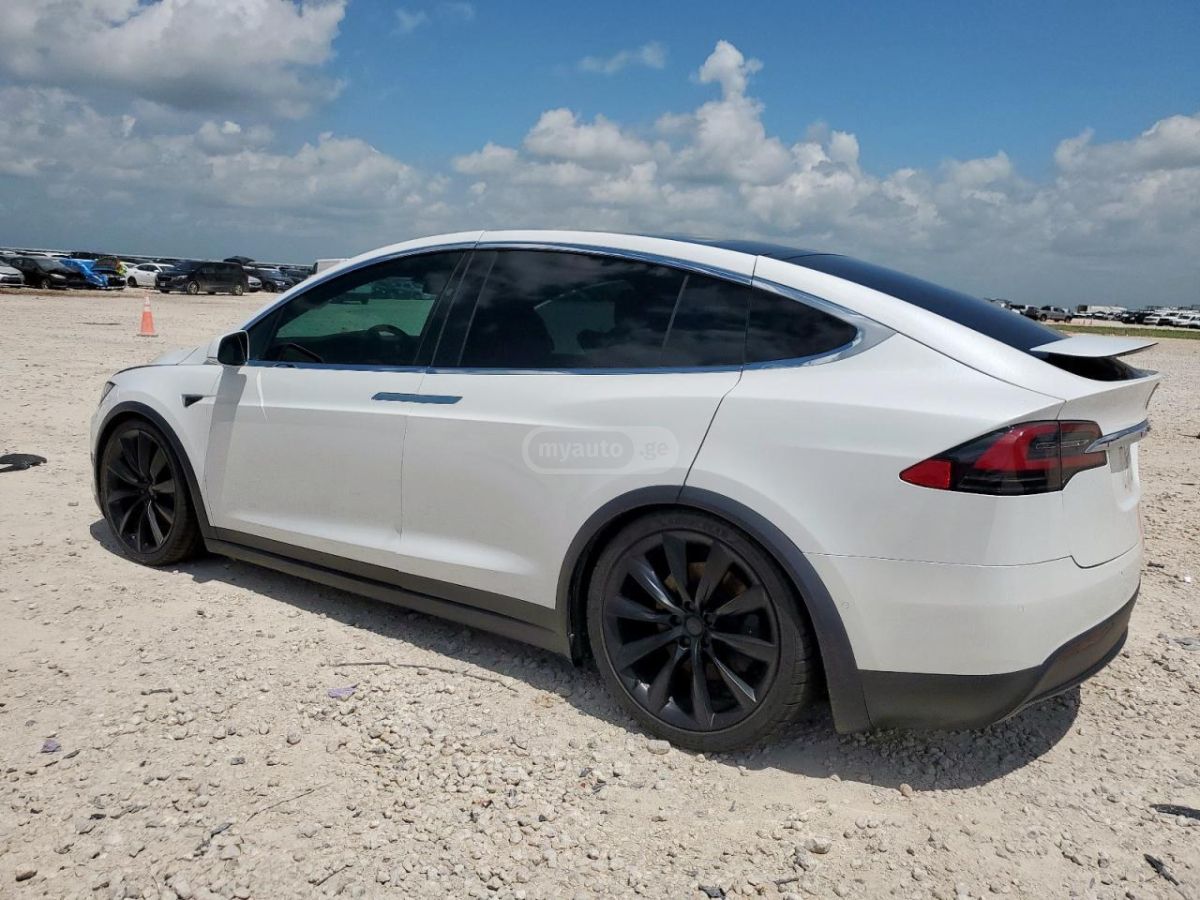 Tesla Model X 2020 — photo 2