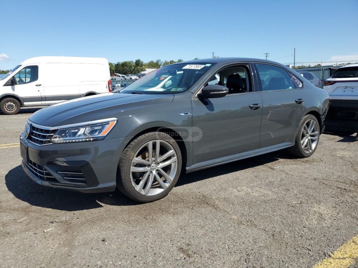 Volkswagen Passat 2018 — photo 2