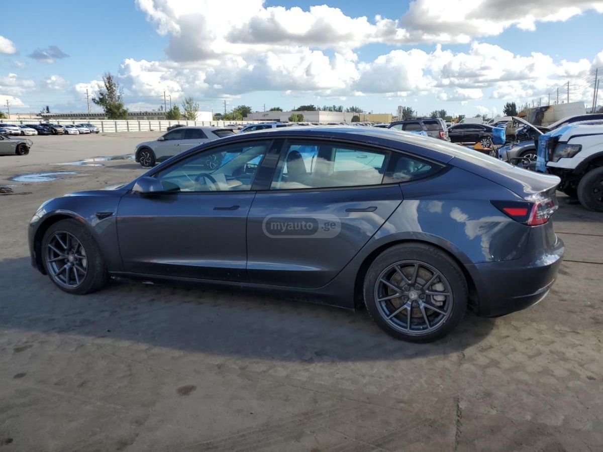 Tesla Model 3 2021 — photo 2