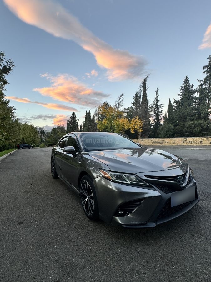Toyota Camry 2018 — photo 2