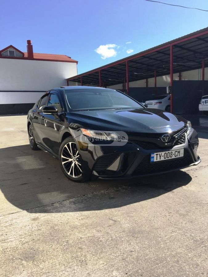 Toyota Camry 2019 — photo 2