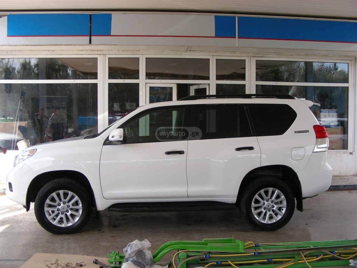 Toyota Land Cruiser Prado 2011 — photo 2
