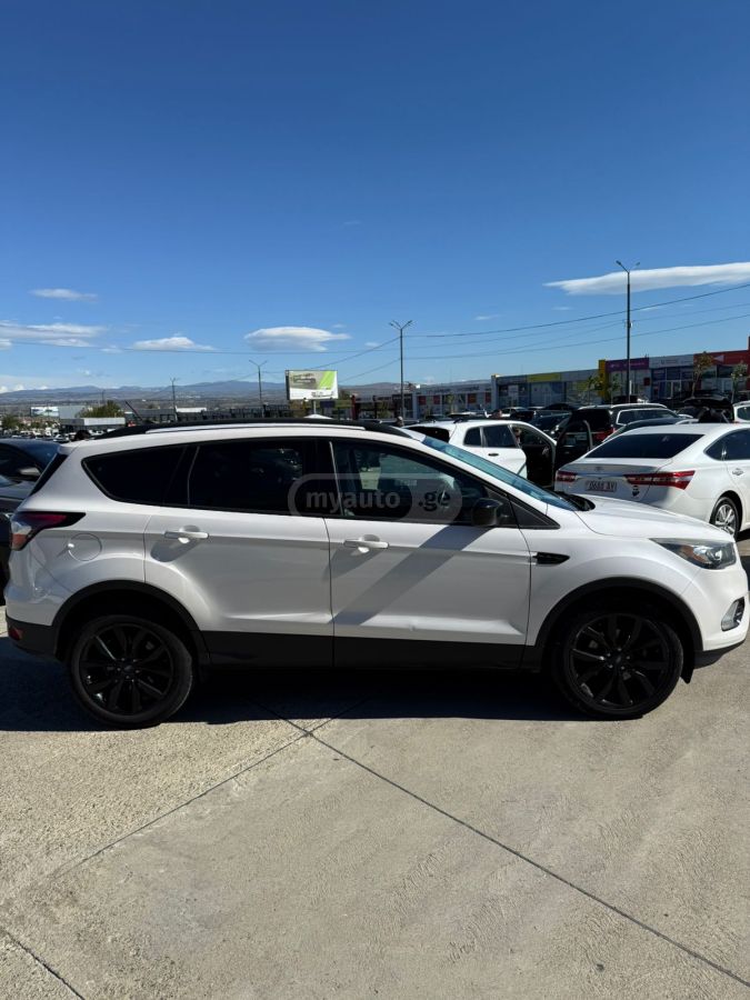 Ford Escape 2017 — photo 2