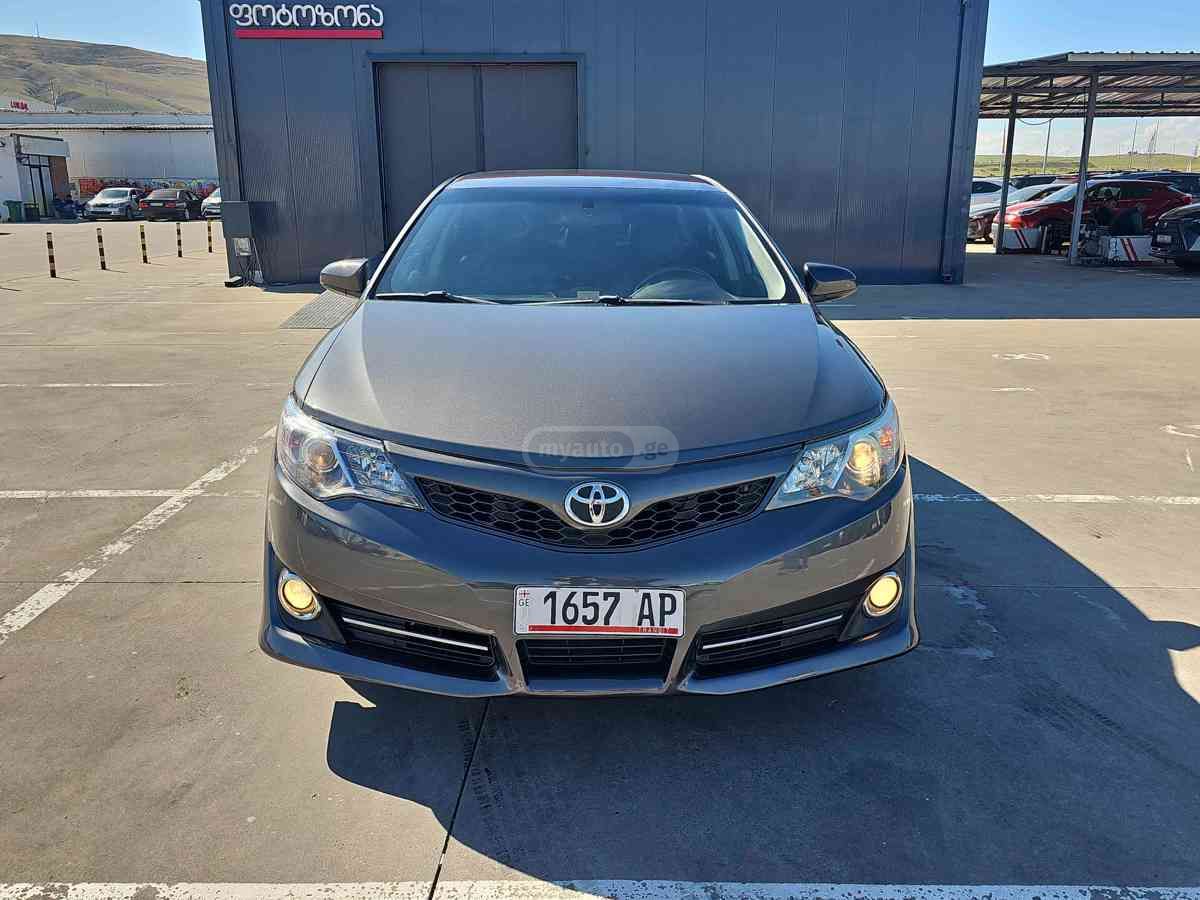 Toyota Camry 2015 — photo 2