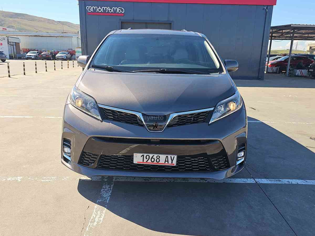 Toyota Sienna 2015 — photo 2