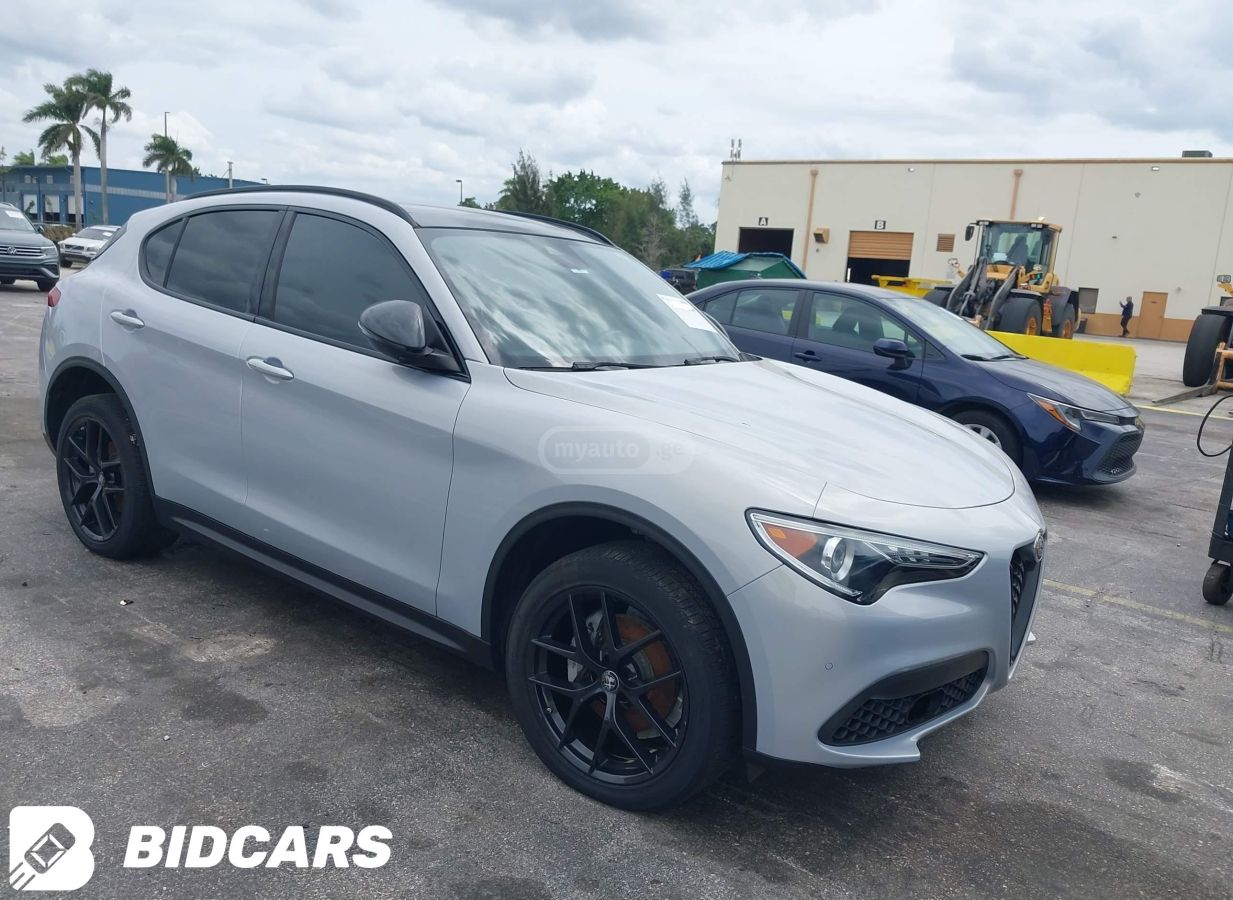 Alfa Romeo Stelvio 2021 — photo 2