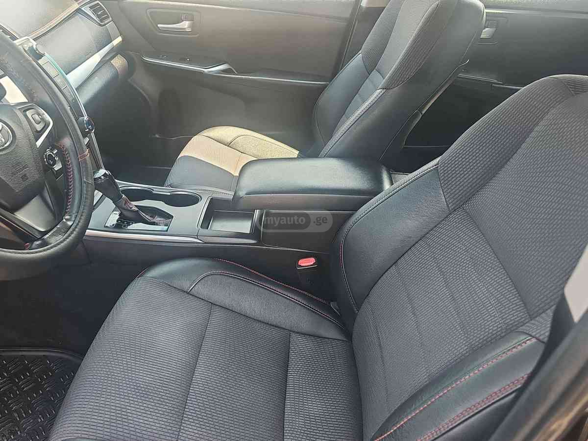 Toyota Camry 2016 — photo 2
