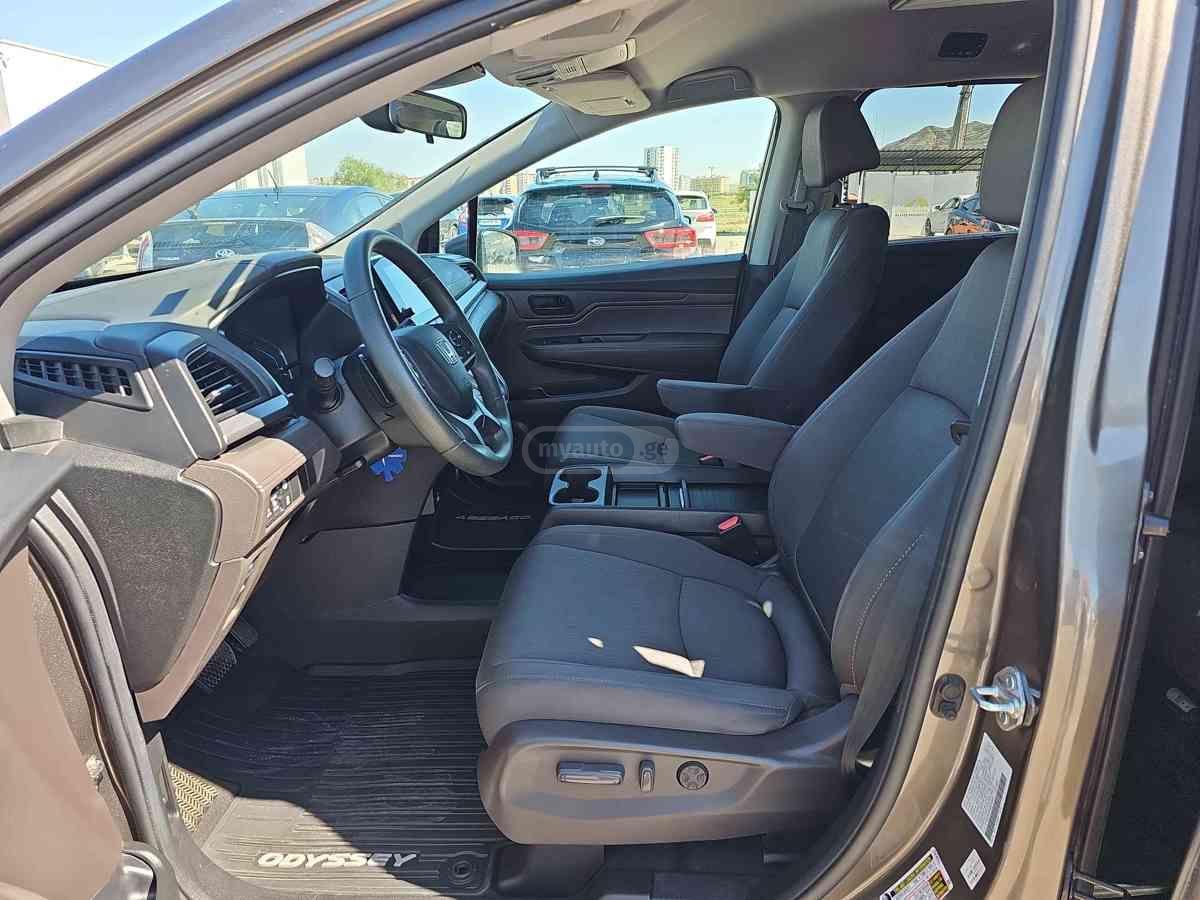 Honda Odyssey 2022 — photo 2