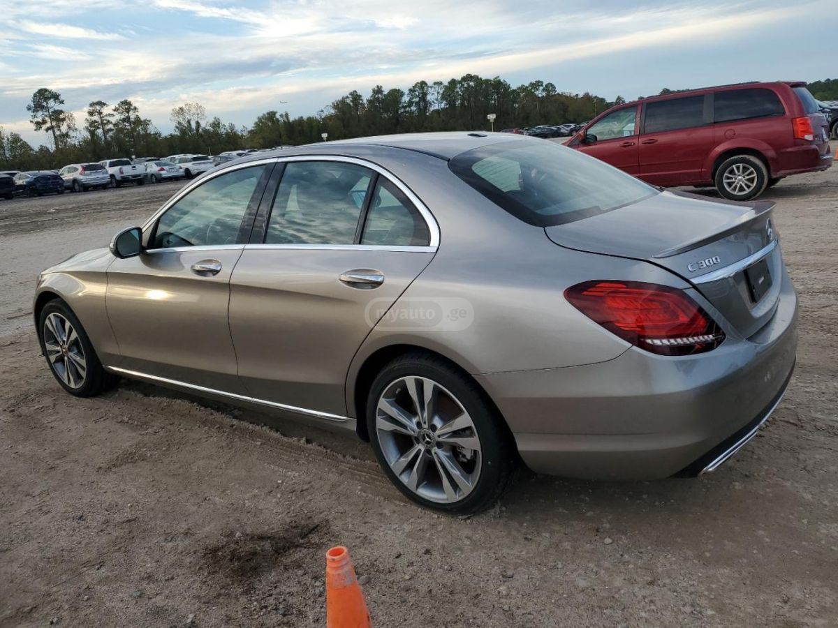 Mercedes-Benz C 300 2019 — photo 2