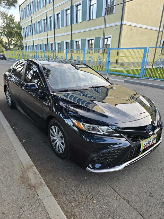 Toyota Camry 2019 — photo 2