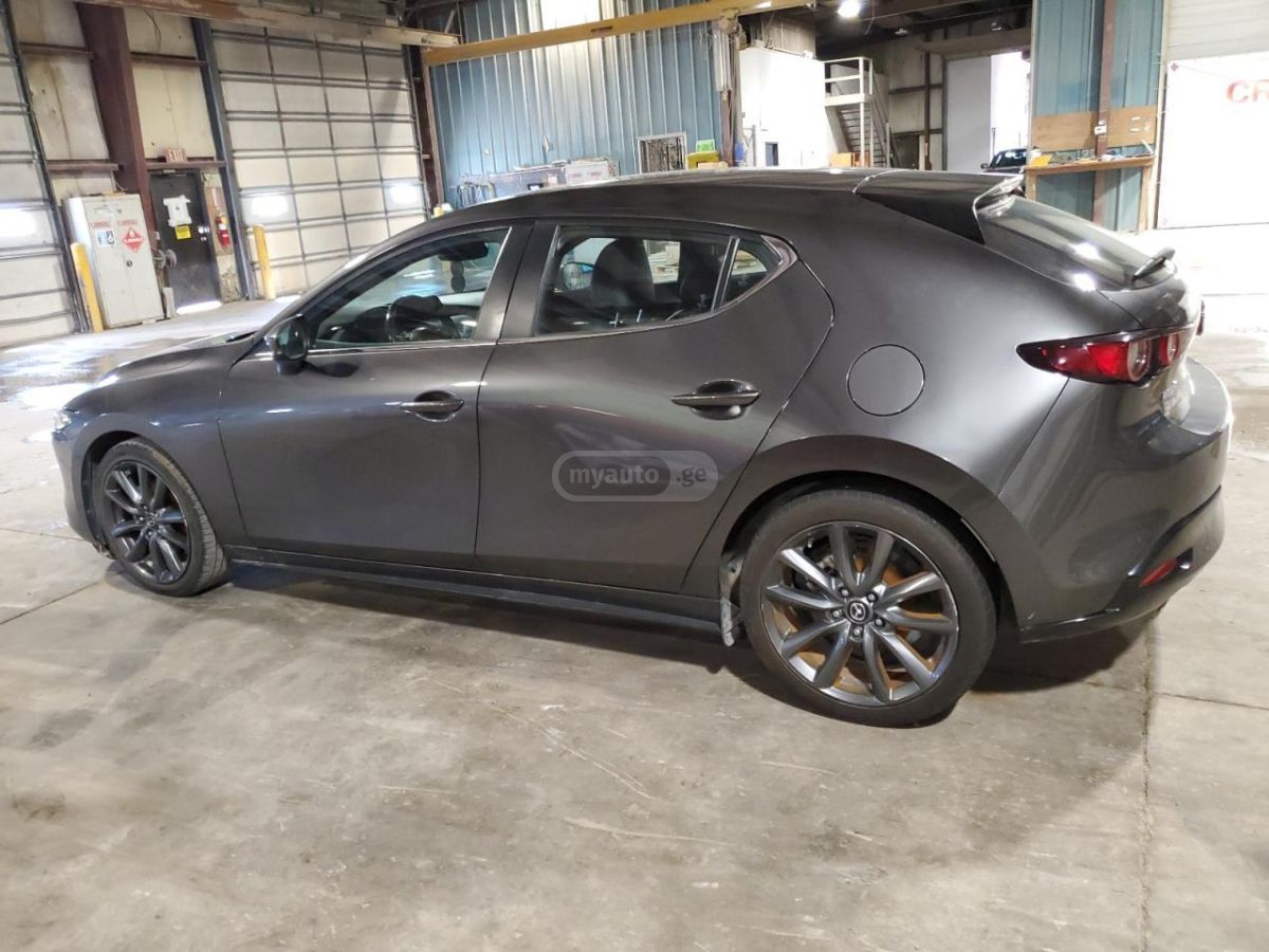 Mazda Mazda 3 2019 — photo 2