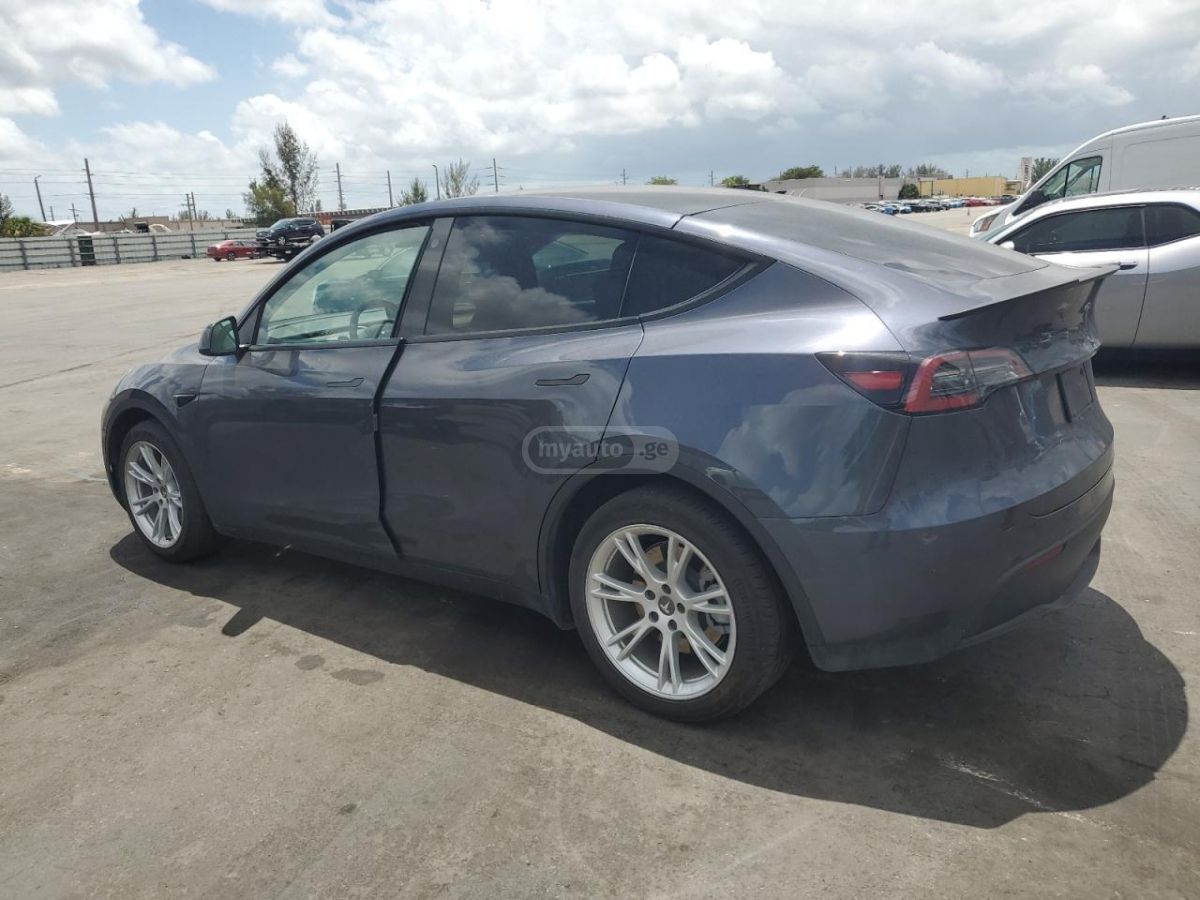 Tesla Model Y 2021 — photo 2