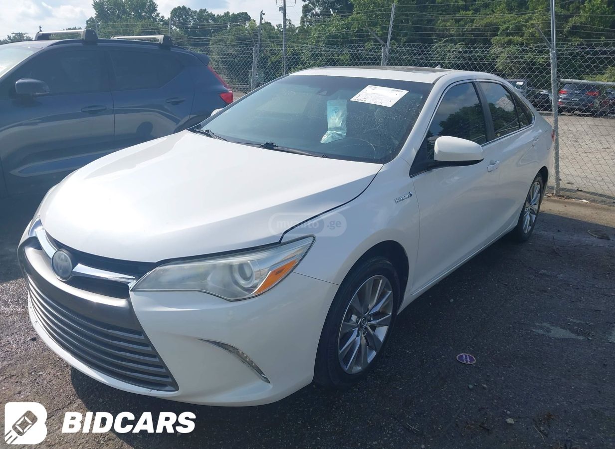 Toyota Camry 2017 — photo 2