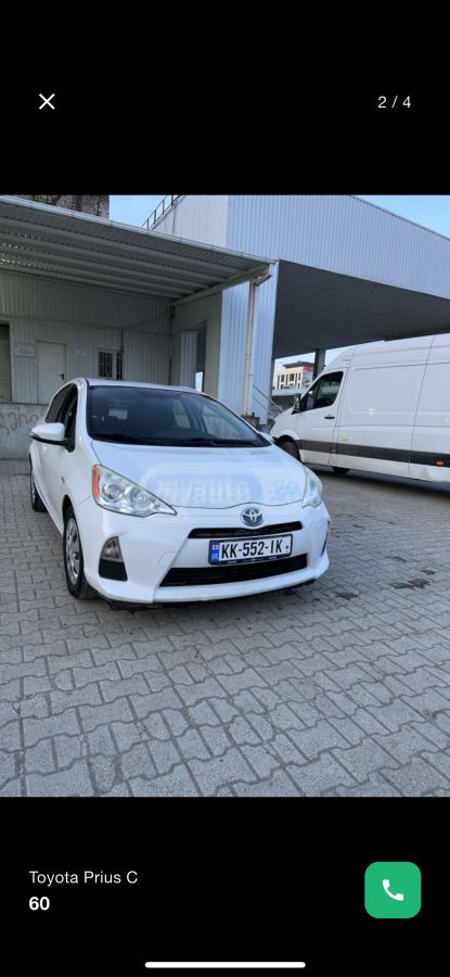 Toyota Prius C 2014 — photo 2