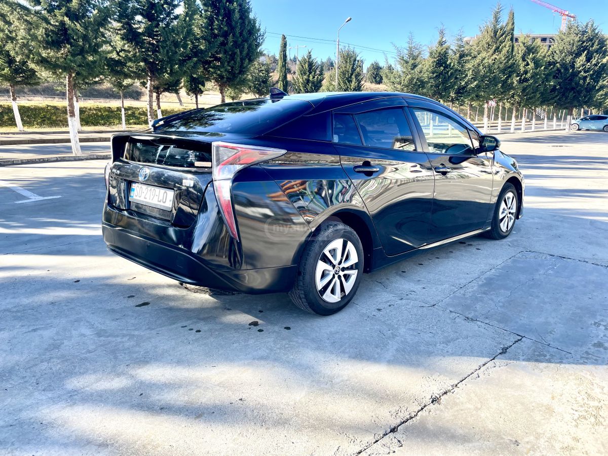 Toyota Prius 2018 — photo 2