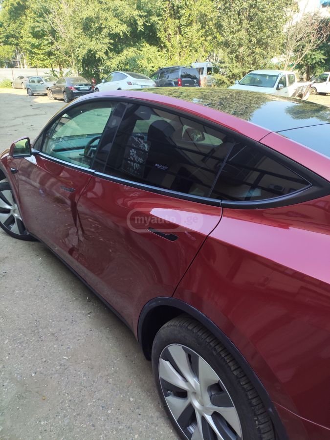 Tesla Model Y 2024 — photo 2