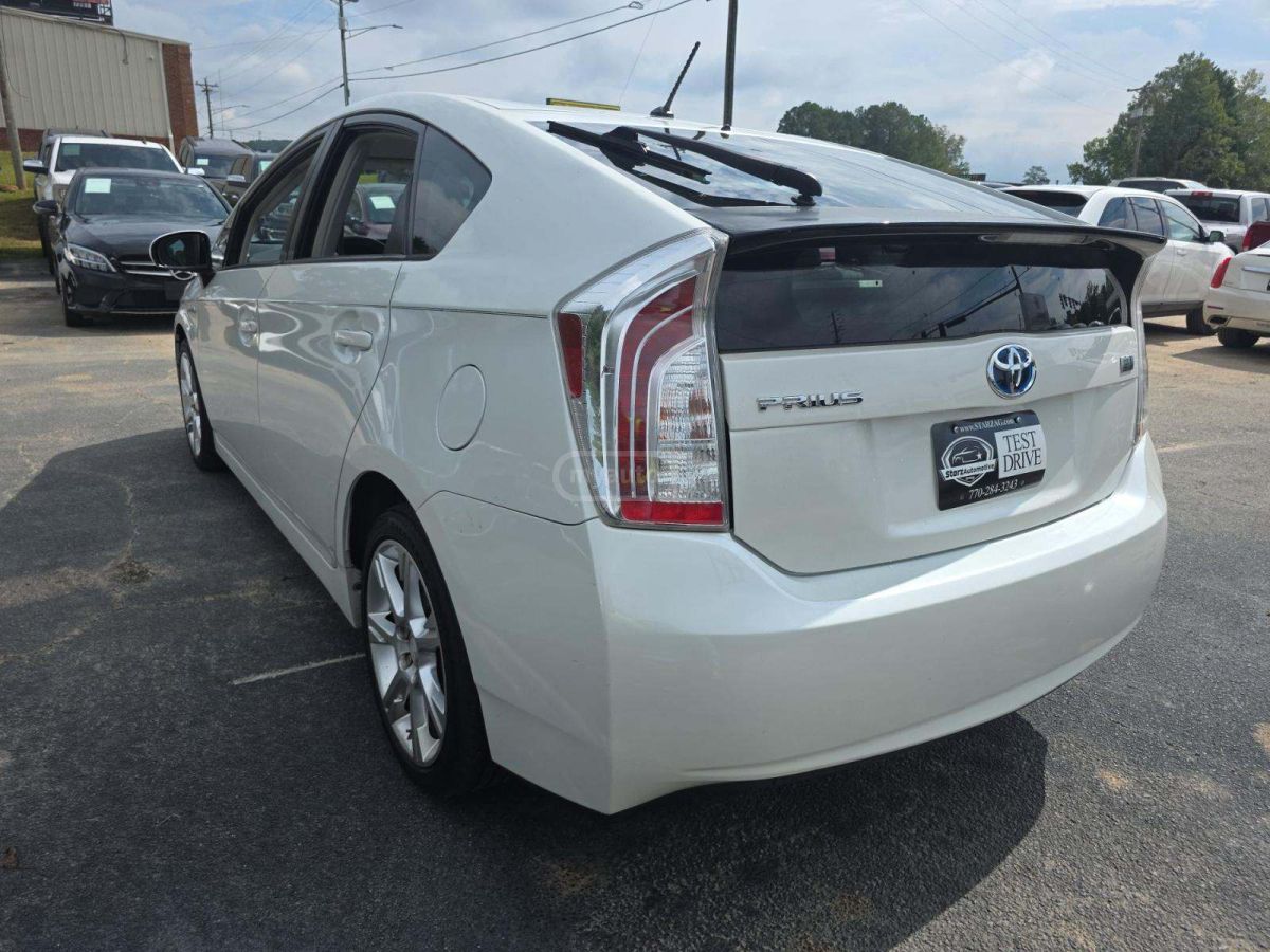 Toyota Prius 2014 — photo 2